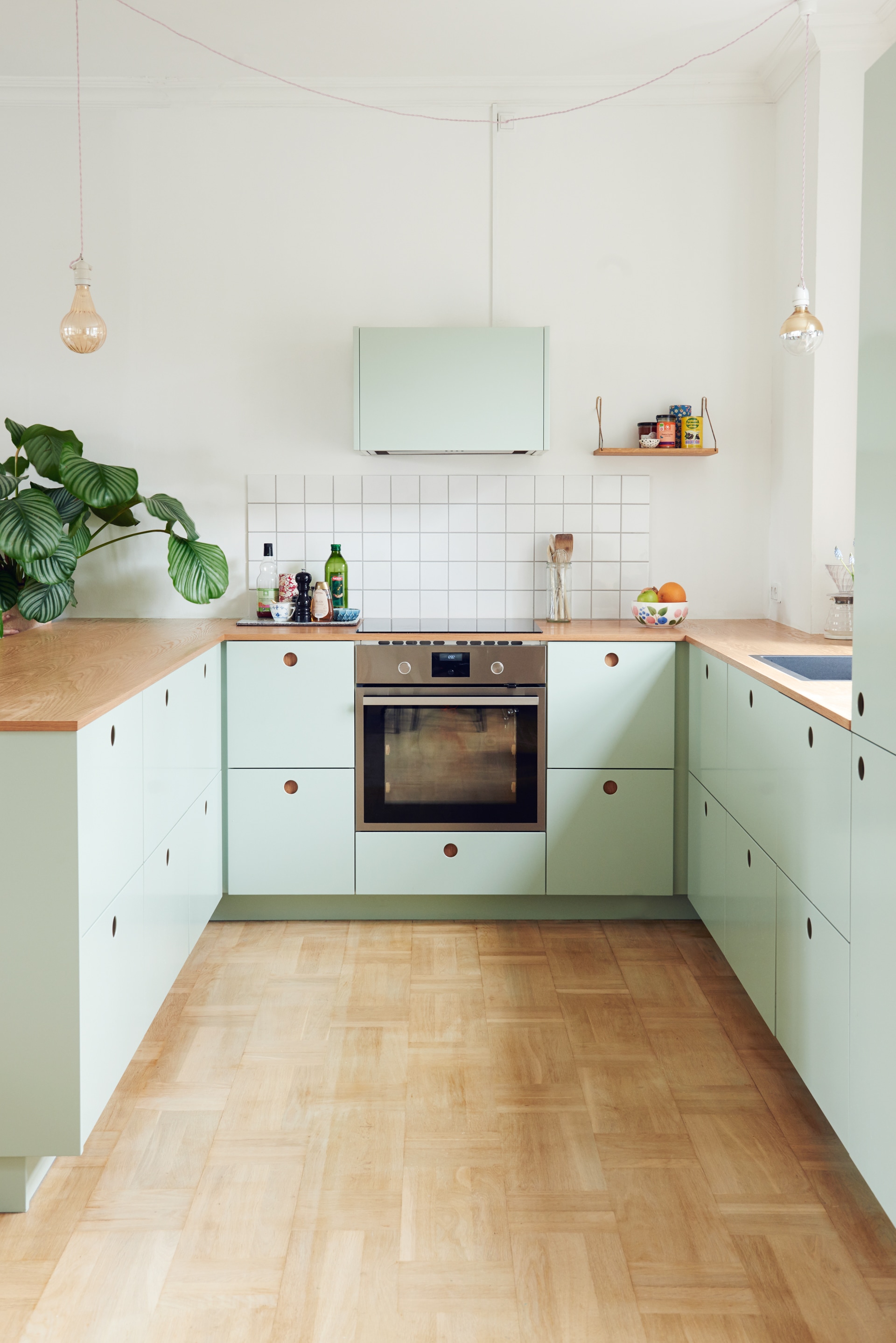 An Adventure in Mint Green  Mint green kitchen, Green kitchen decor, Mint  kitchen