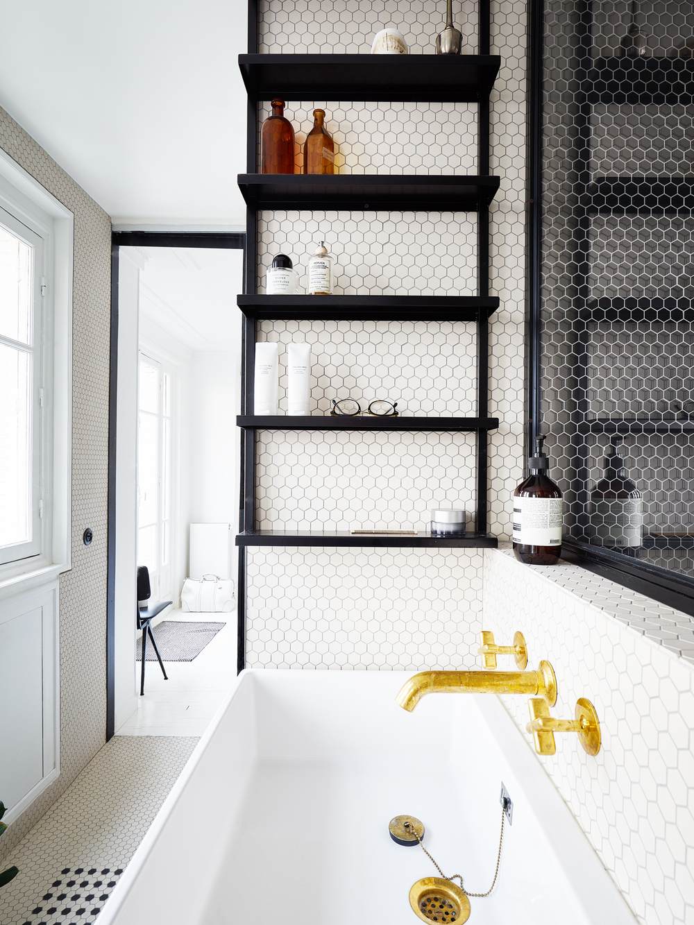 Minimalist bathroom shelf