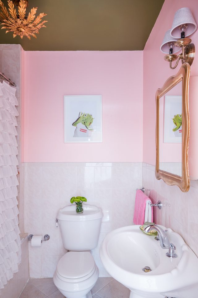 DIY Renter Friendly Bathroom Updates - DIY Huntress