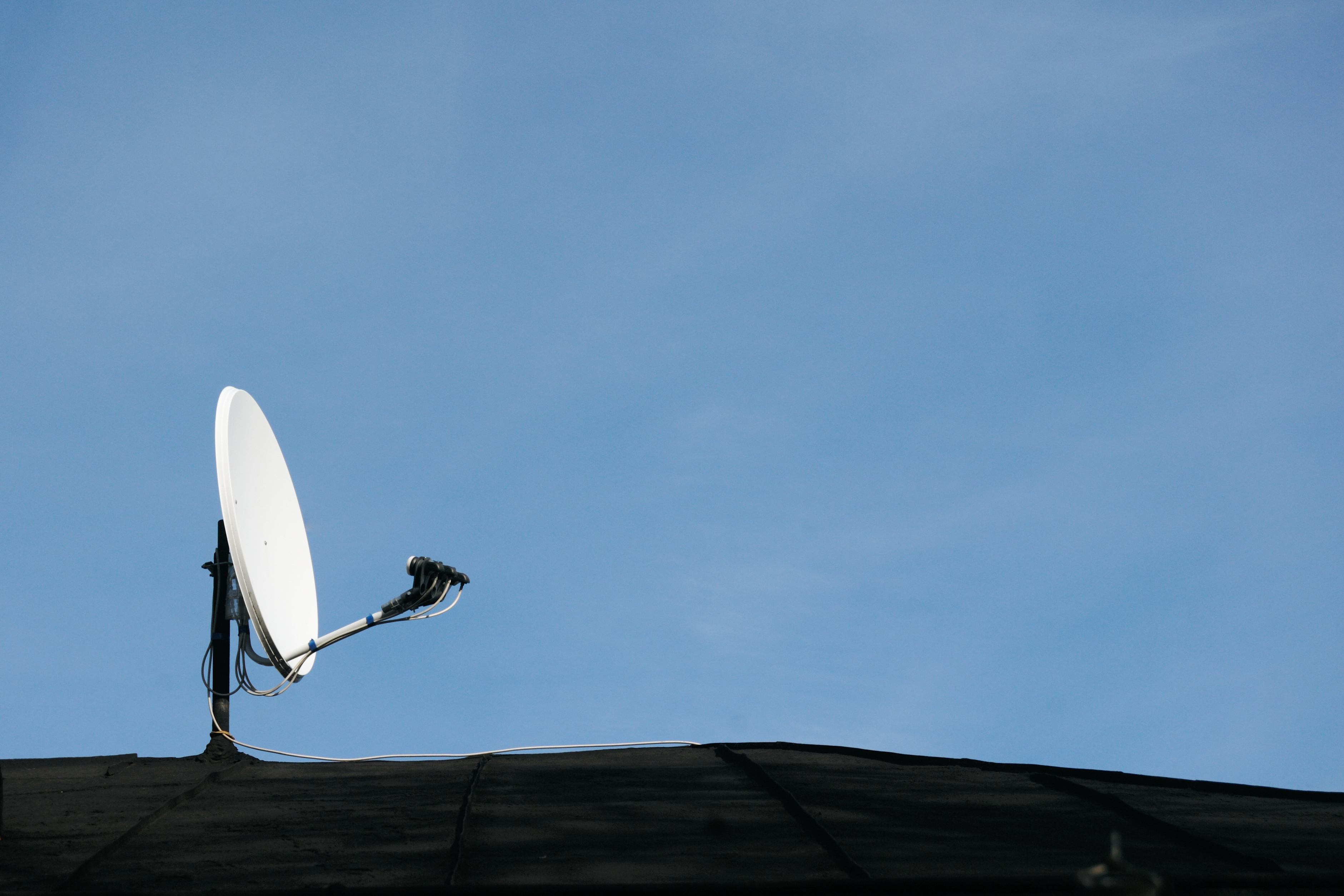 How to get snow off satellite dish store on roof