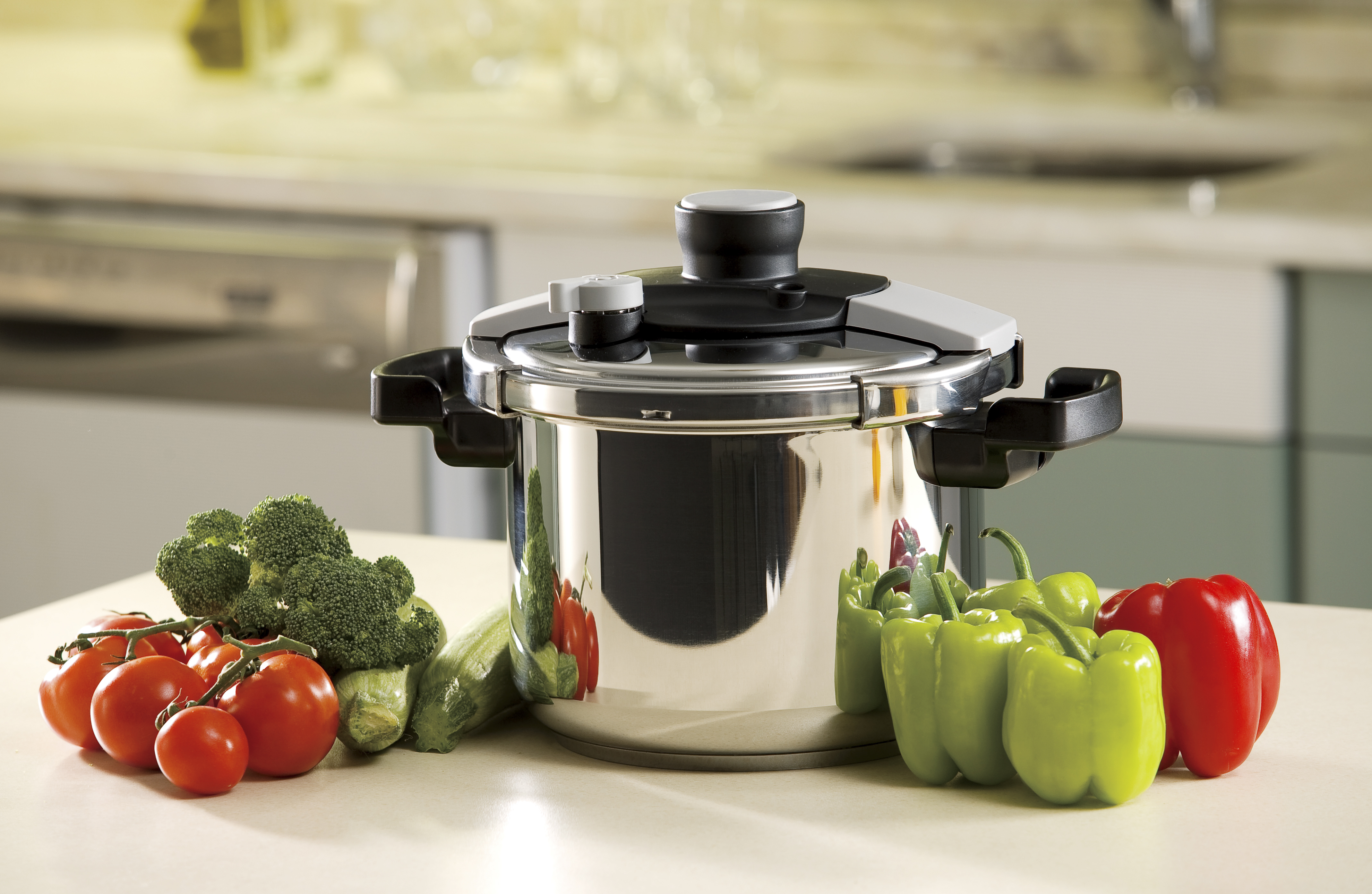 How to Open and Close the Lid of your Zavor Pressure Cooker  To open the  lid, pull back on the lock on the top handle and turn the lid  counterclockwise until