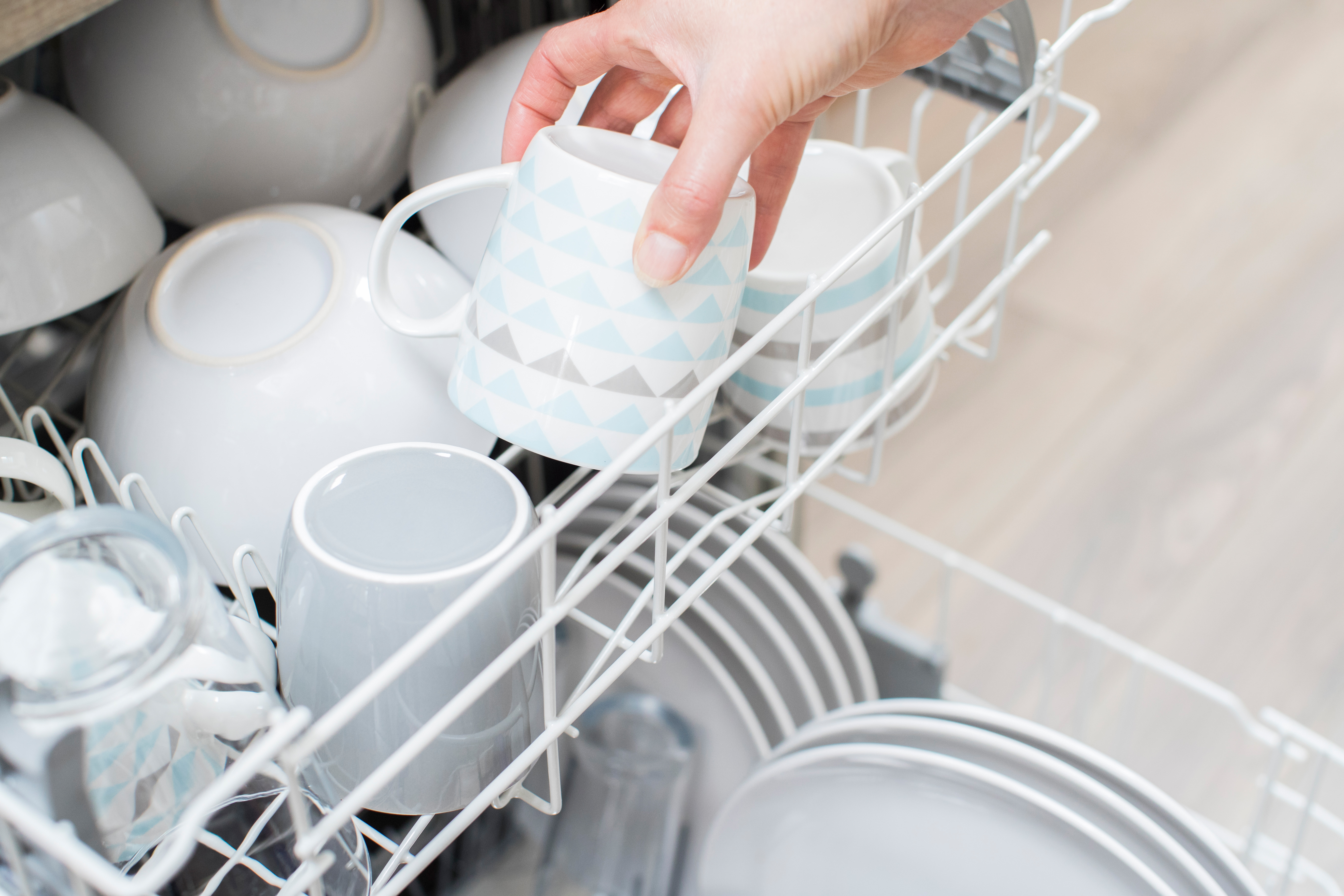 How to Clean a Bosch Dishwasher That Is Leaving Detergent Residue on  Glasses