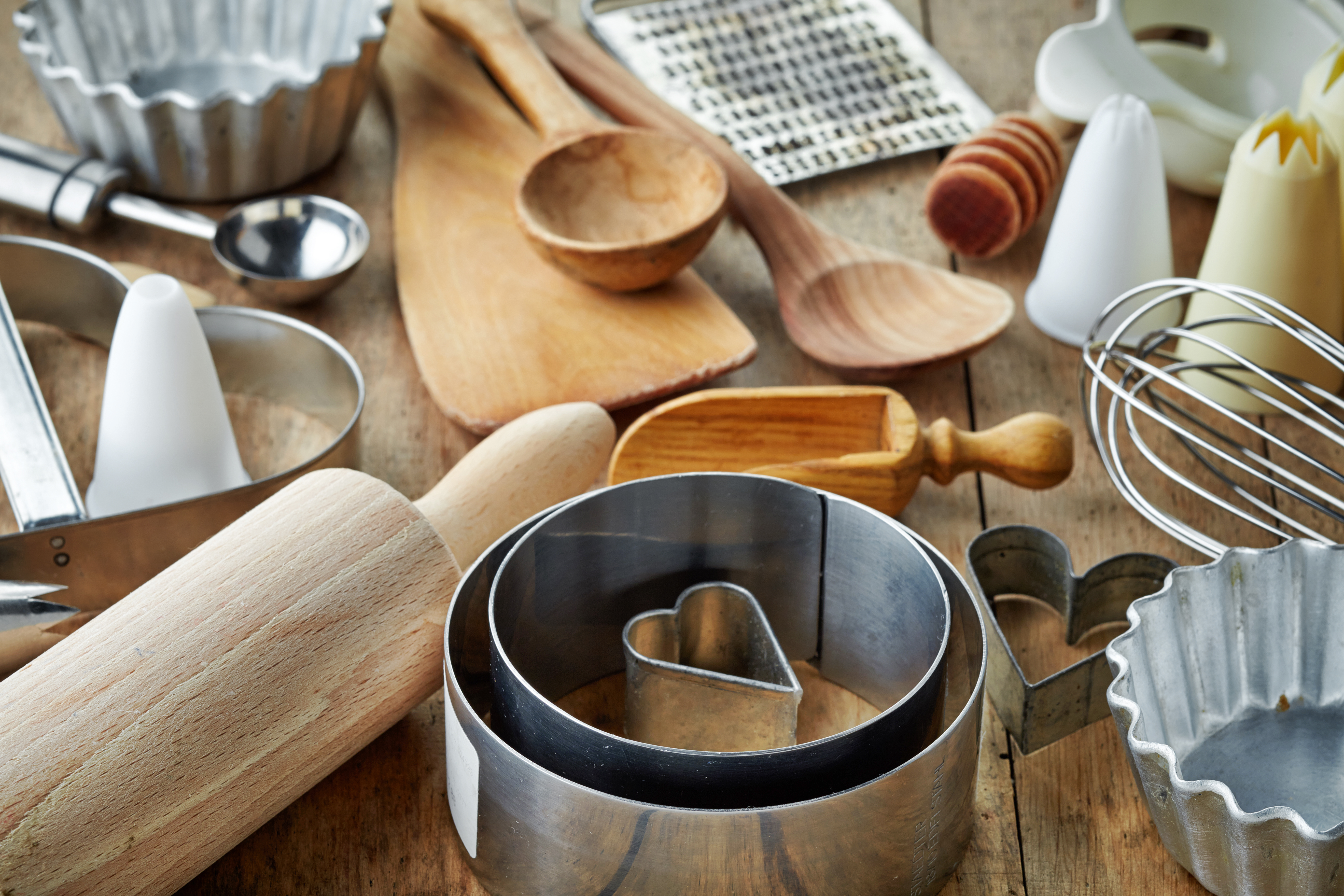 Mixing bowls and colanders, basic kitchen utensils in foodservice