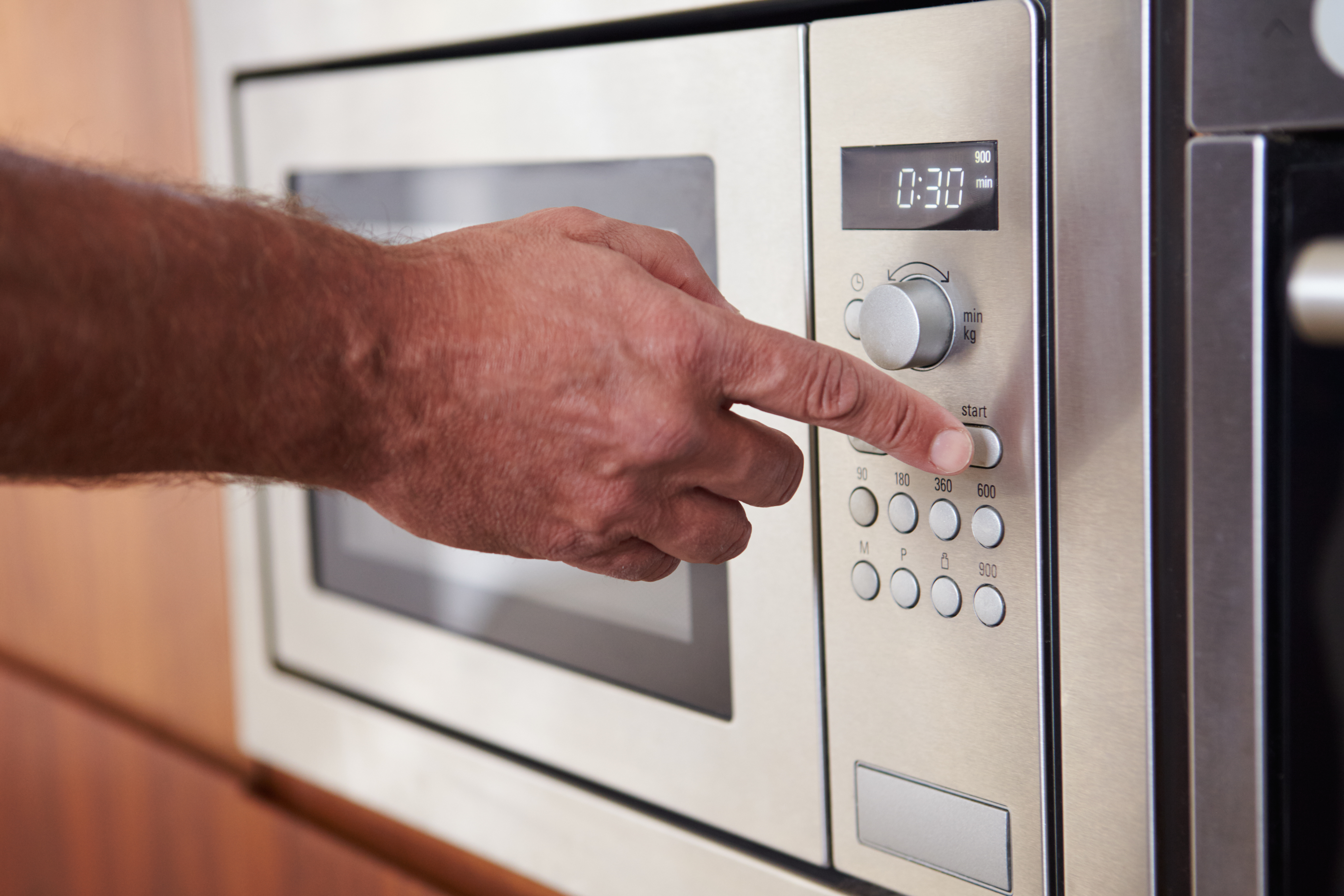 Built-In vs. Countertop Microwaves