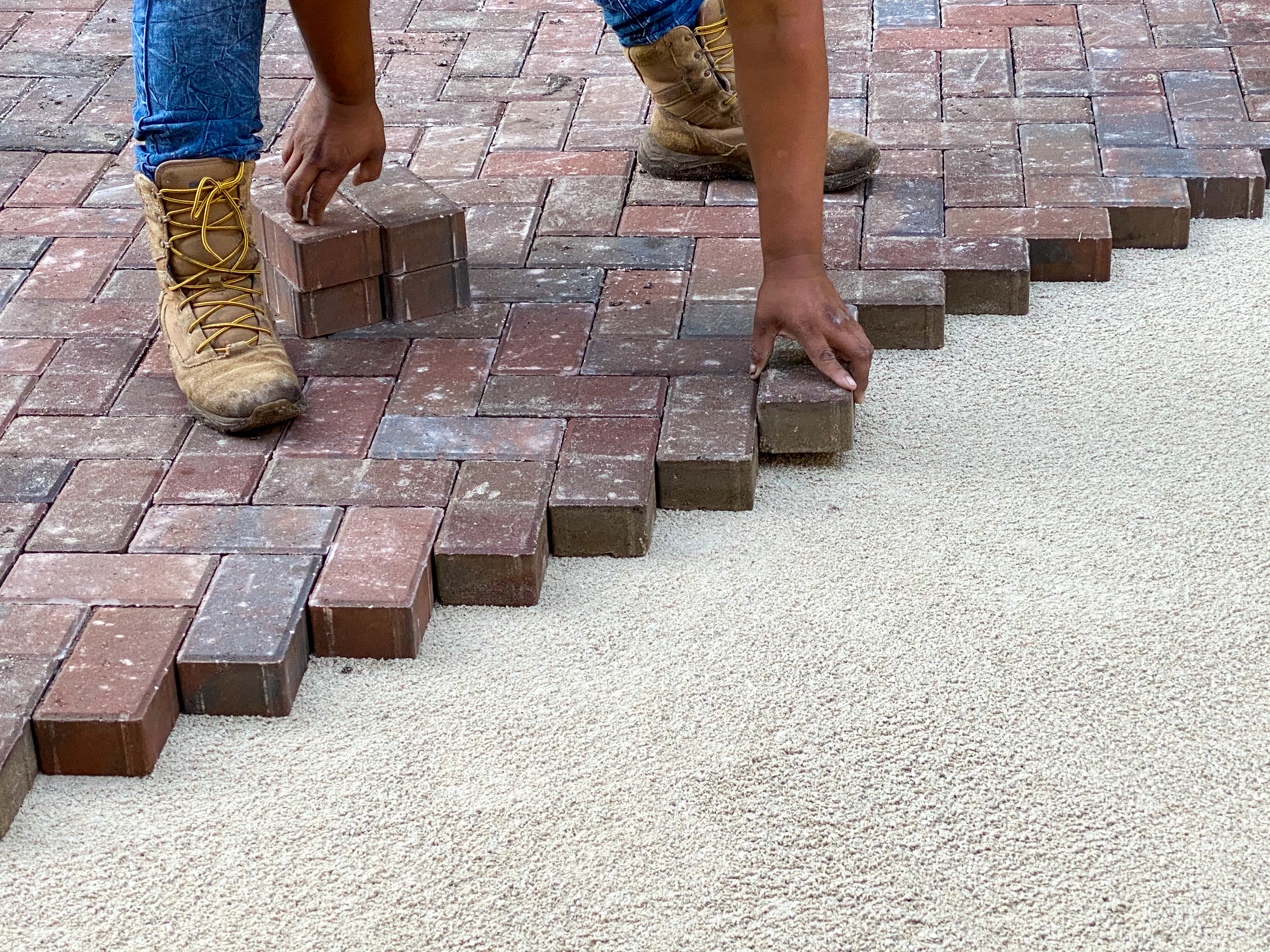 can you paint patio pavers