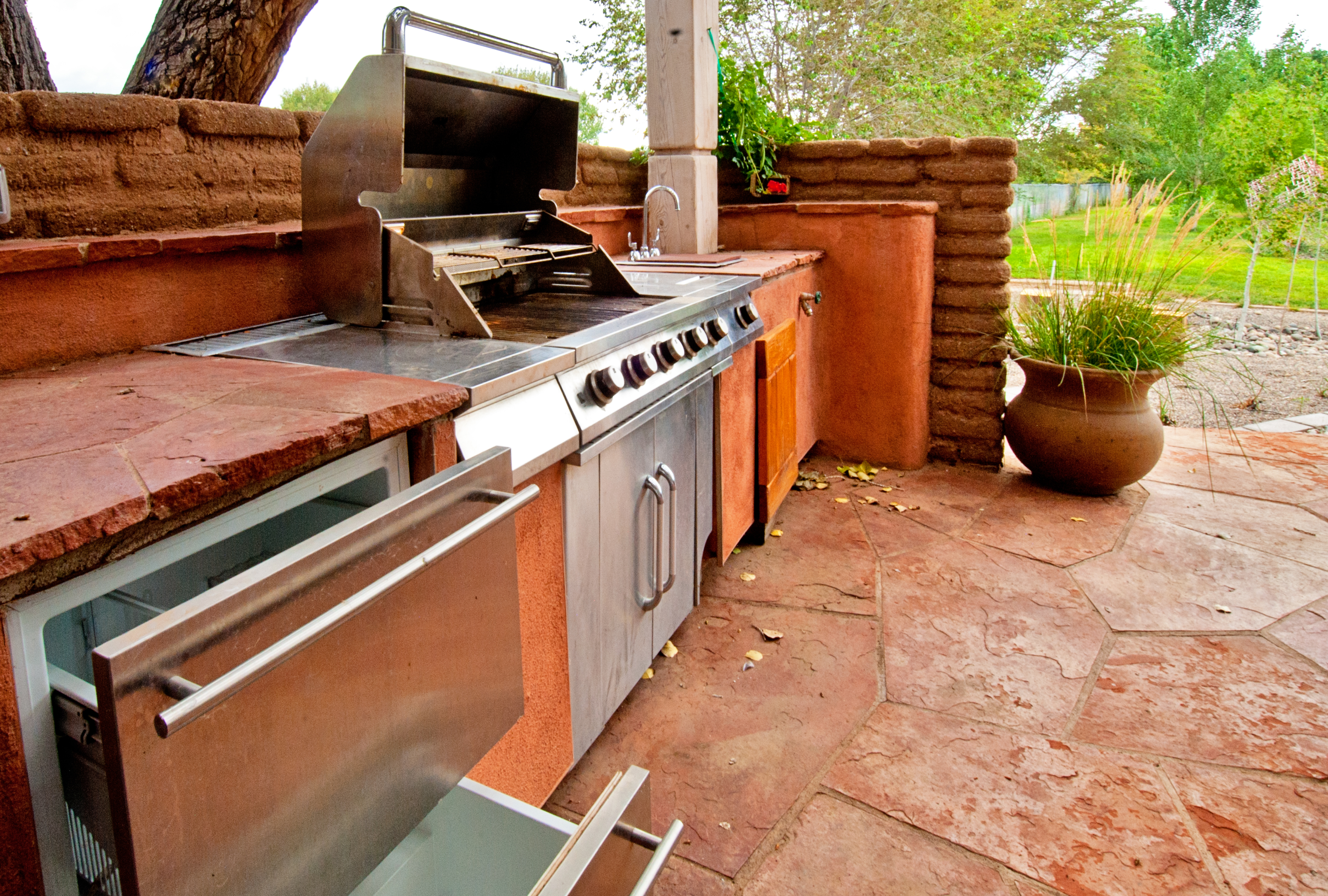 The Best Countertop Materials for Outdoor Kitchens