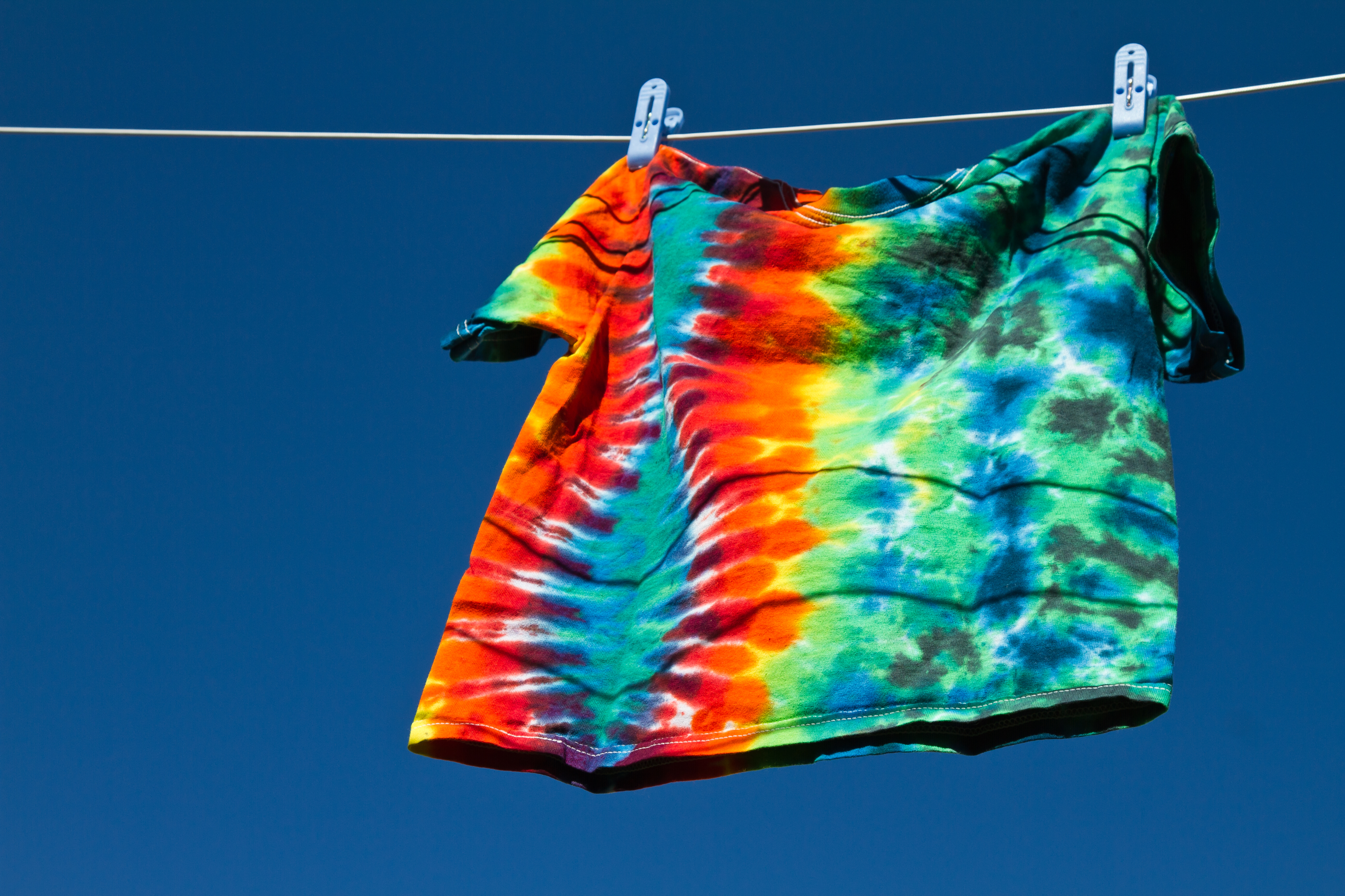 How to wash tie dye deals shirts