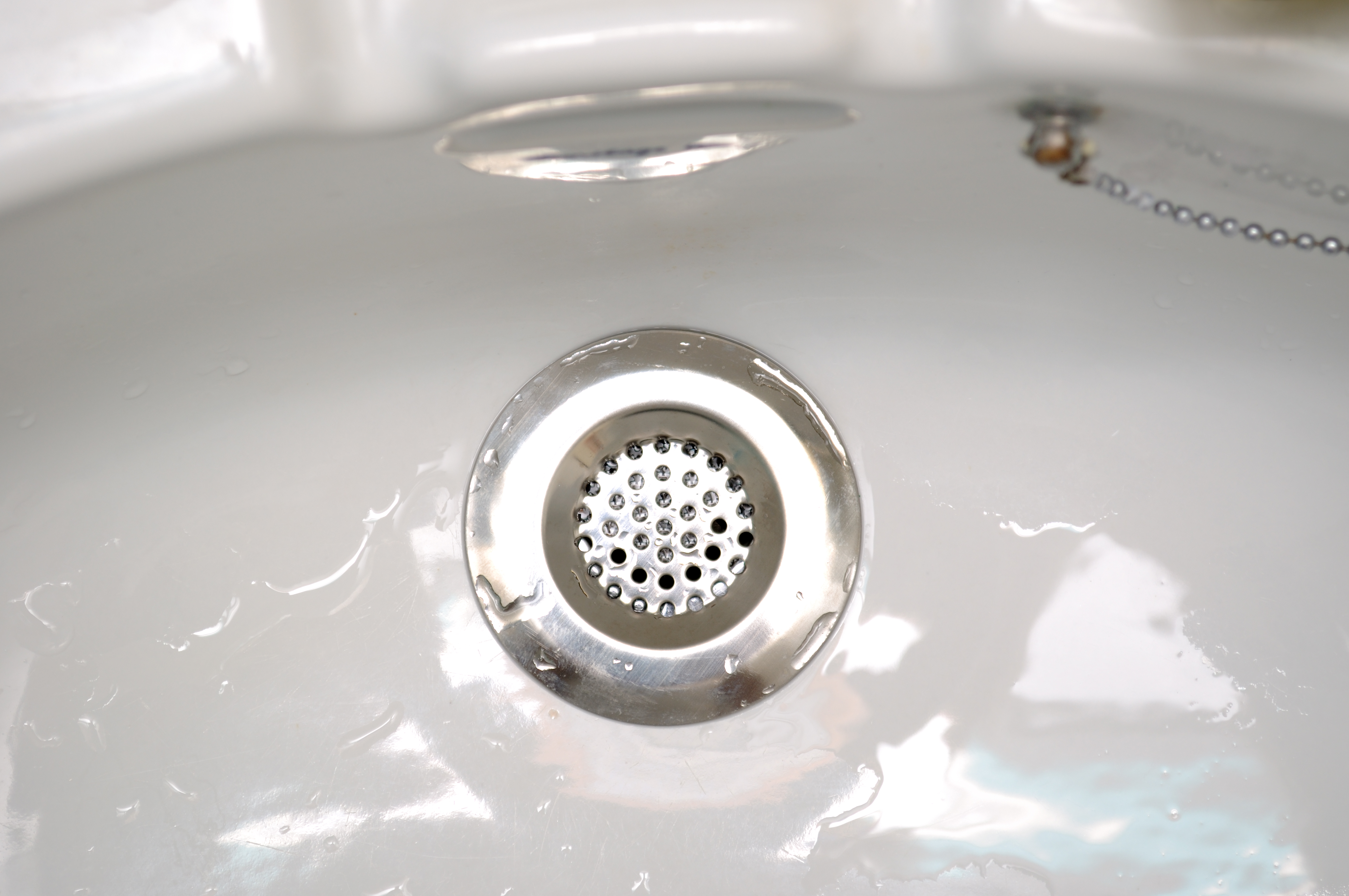 Is there supposed to be some silicone around this shower drain?