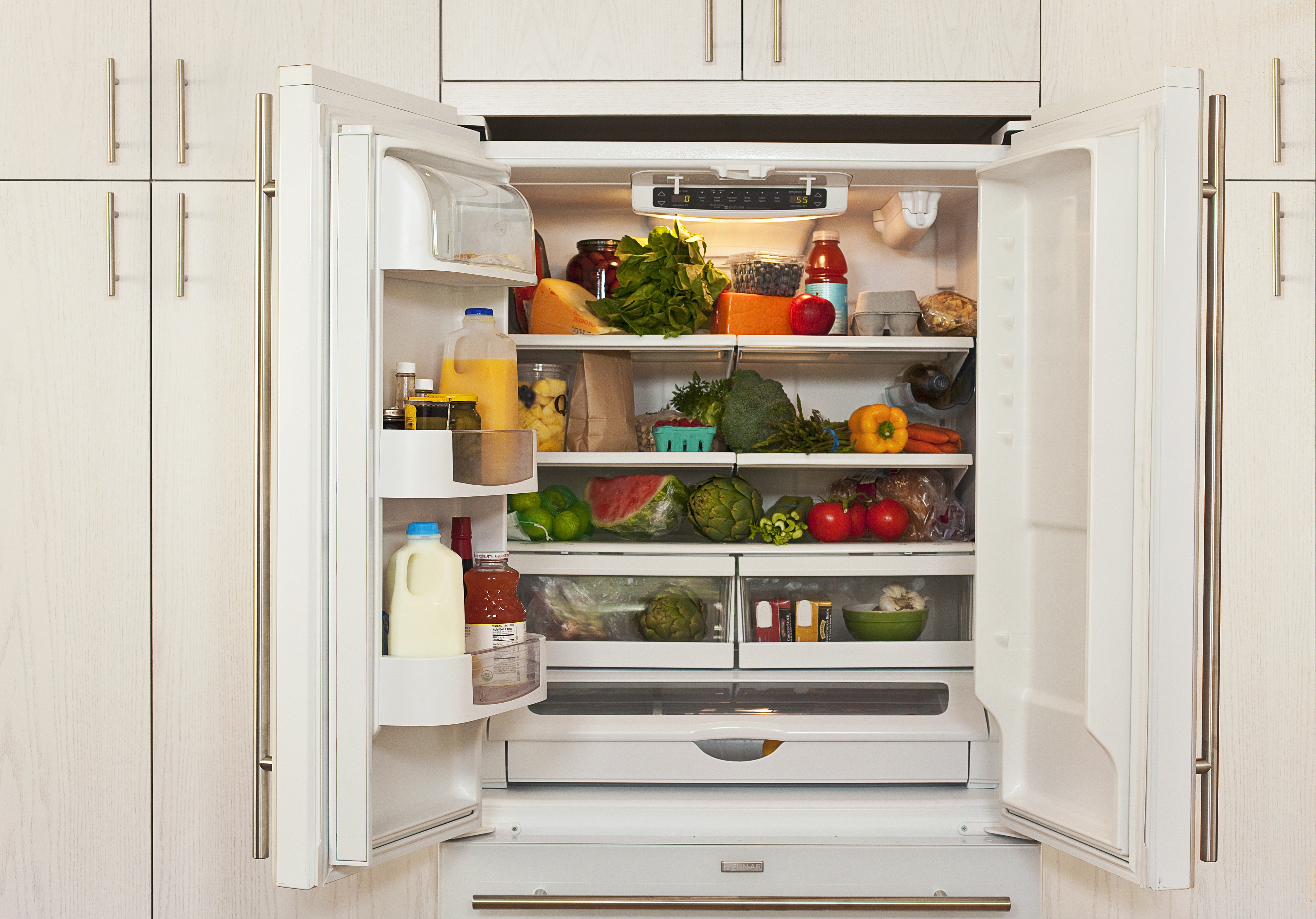 How to Change the Light Bulb on a Whirlpool Refrigerator Hunker