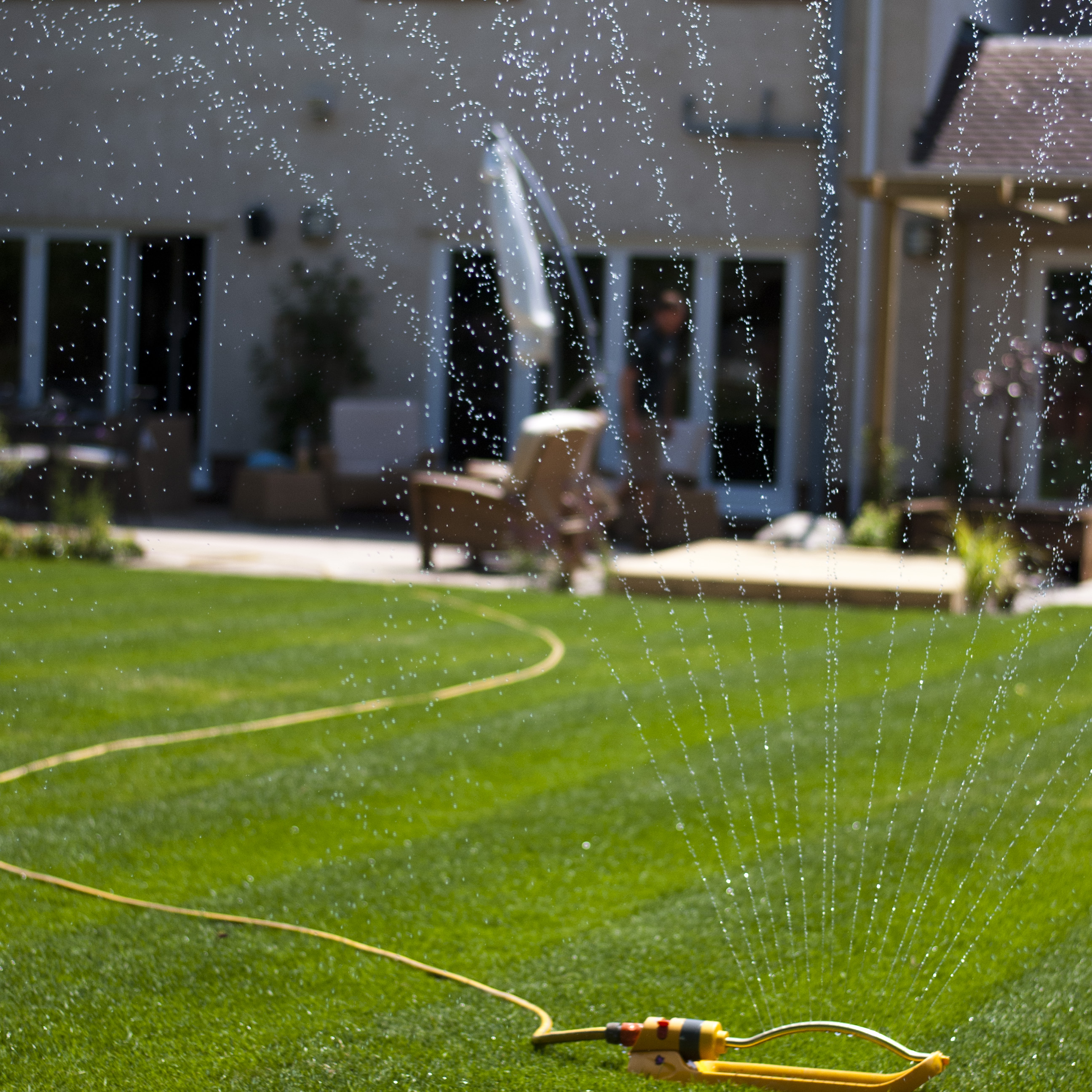 Best Lawn Sprinkler: Oscillating, Rotary, Stationary, or Traveling
