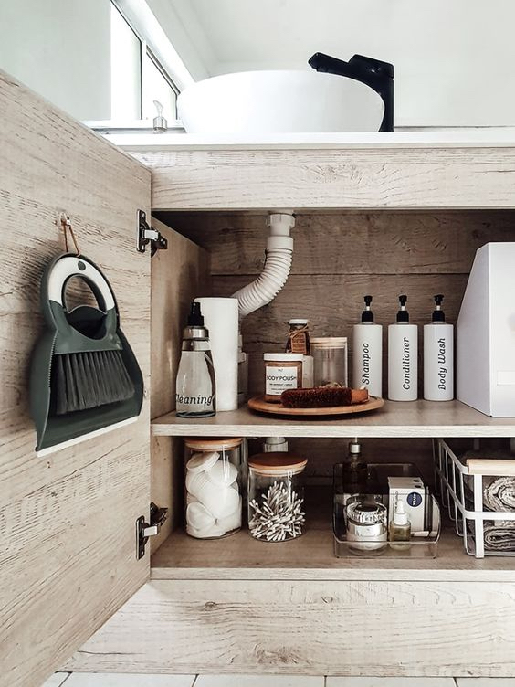 Organize the space under the bathroom sink - LIFE, CREATIVELY ORGANIZED