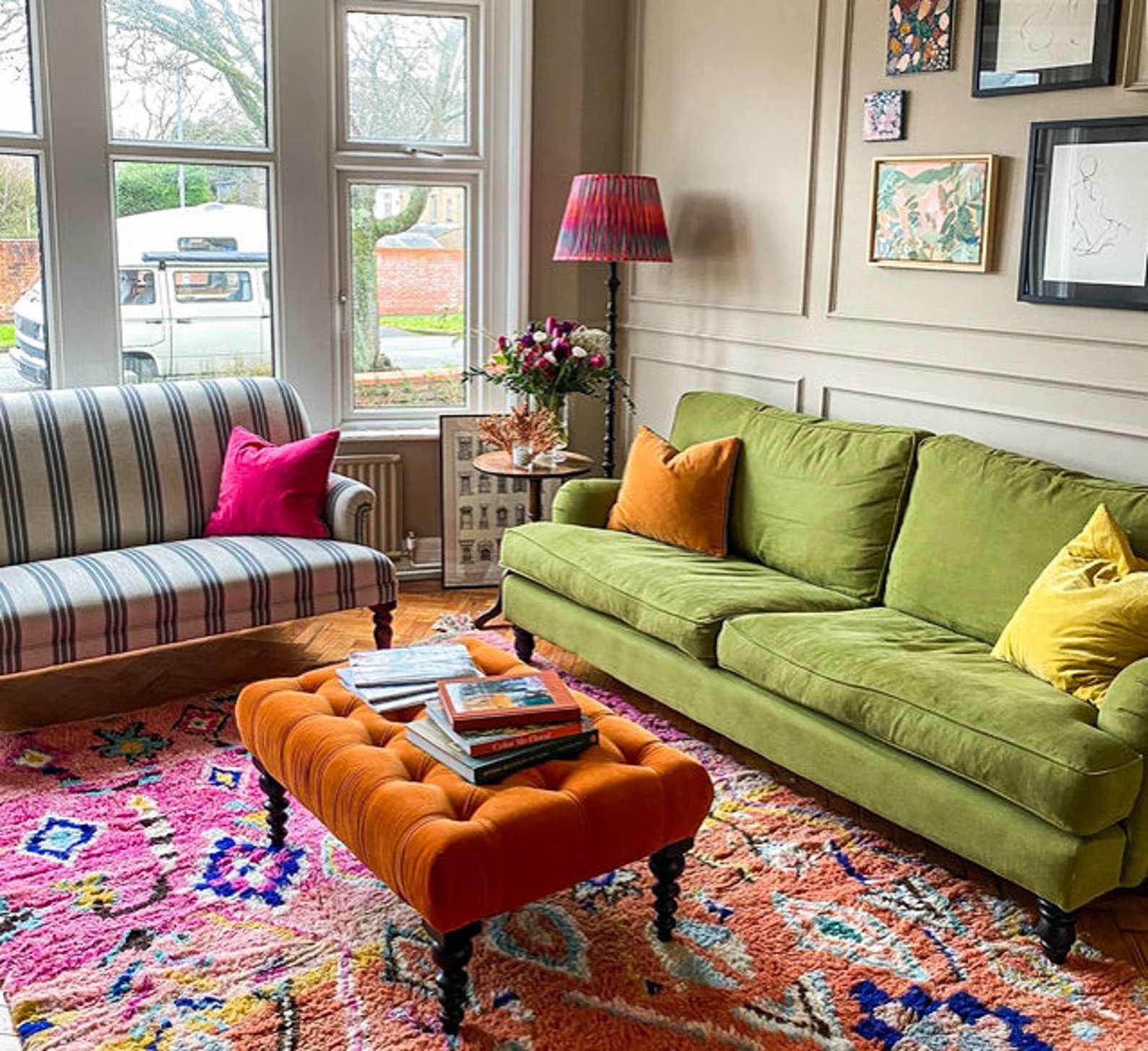 What Color Rug Goes With Emerald Green Couch Infoupdate