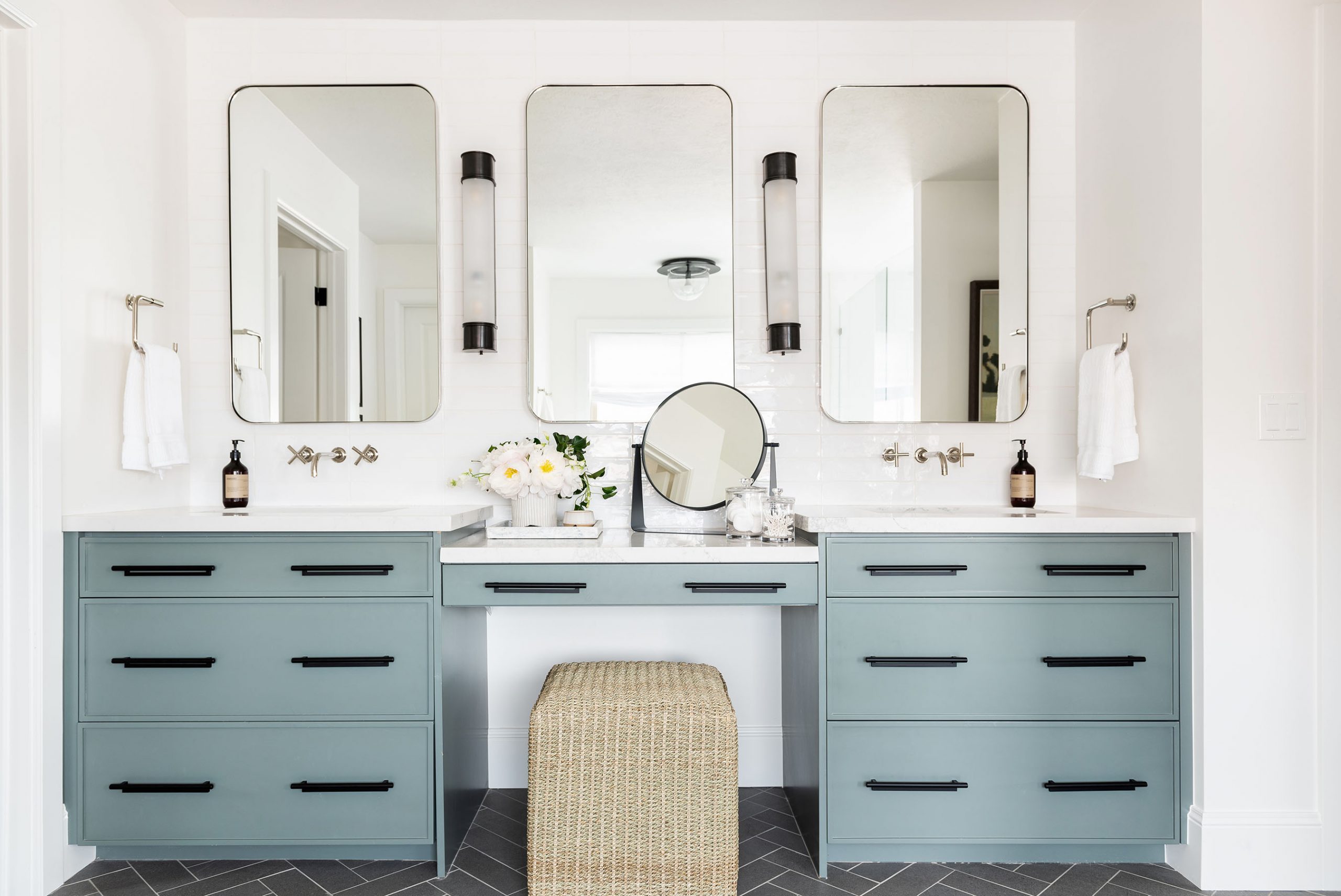 18 bathroom makeup vanity ideas that are worthy of a glam squad