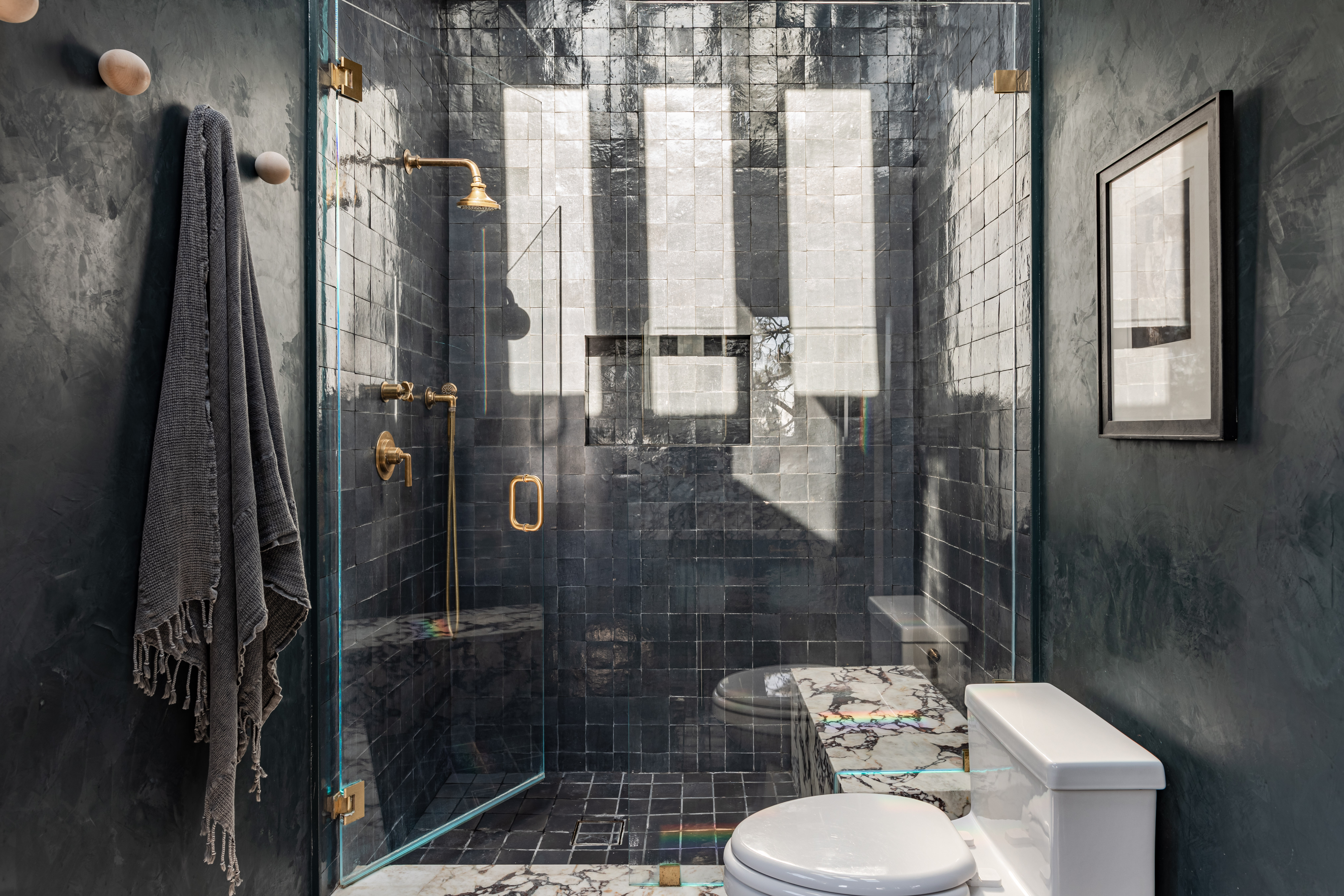 14 Black Tile Bathroom Ideas to Add a WOW Factor