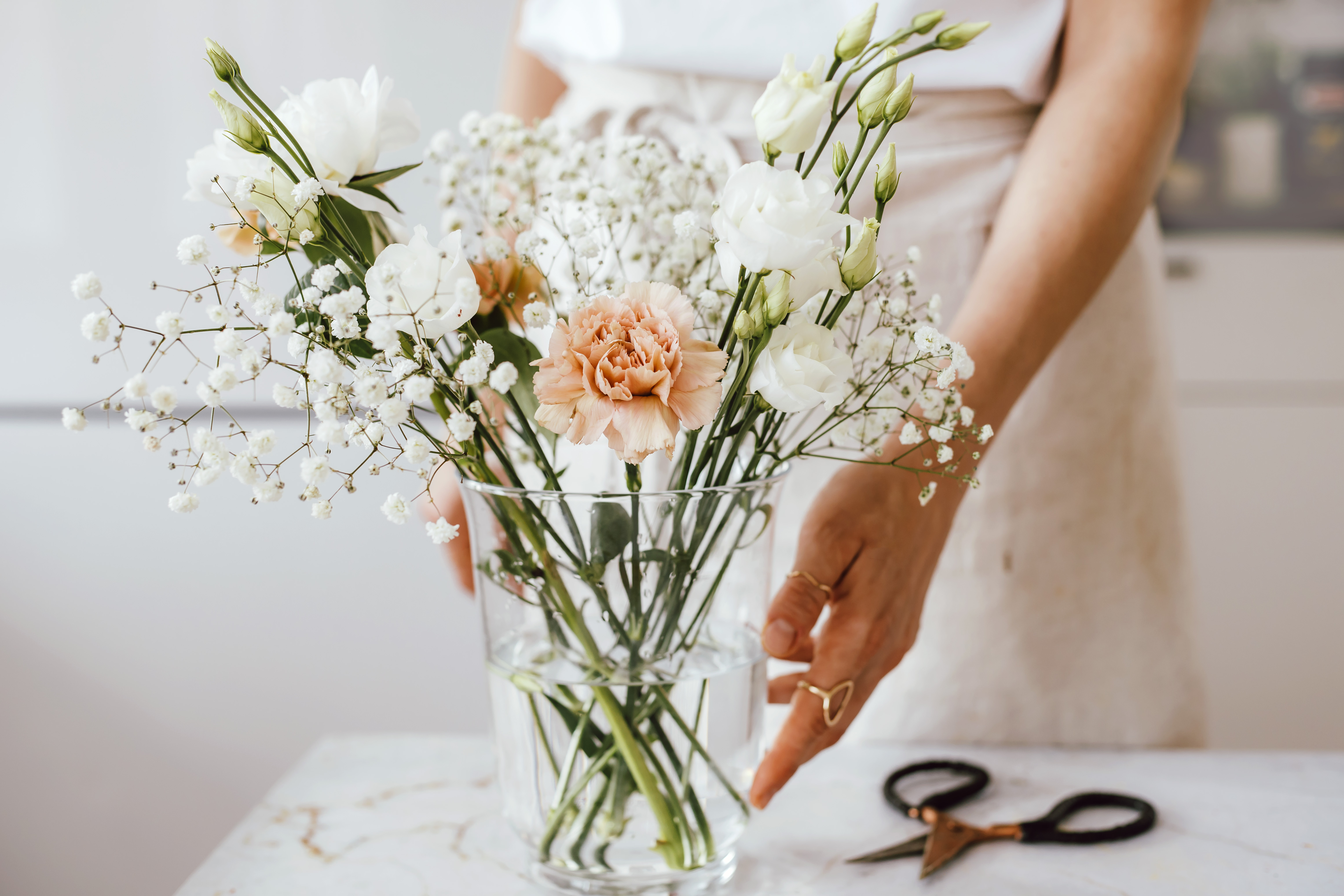 16 Insider Secrets to Picking Beautiful Flowers at the Grocery Store