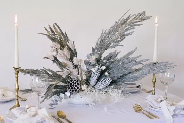 20 Stunning Silver and Gold Holiday Decorating Ideas