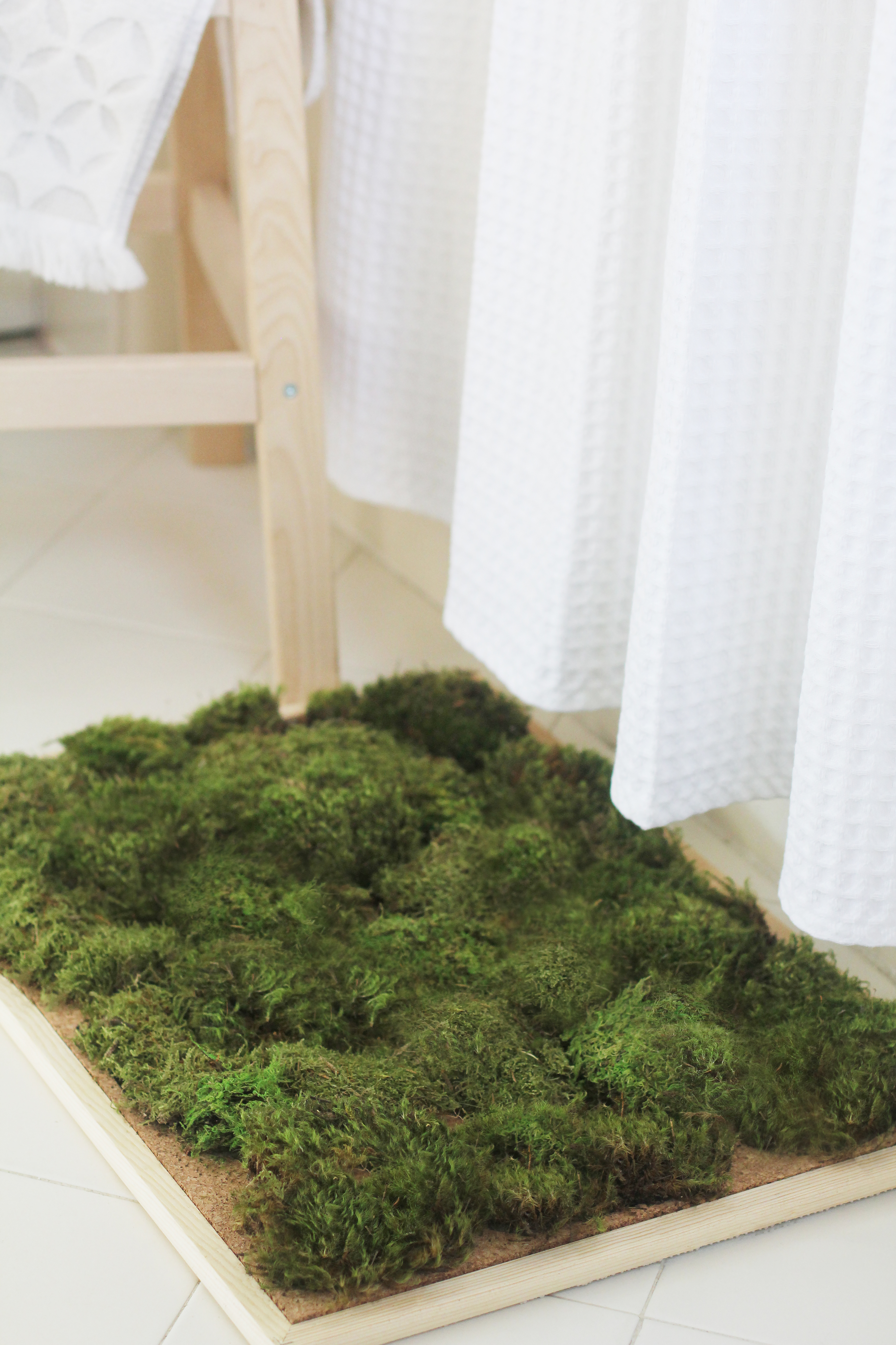 Living Bath Mats: The Moss Carpet Brings the Outdoors Into Your Bathroom