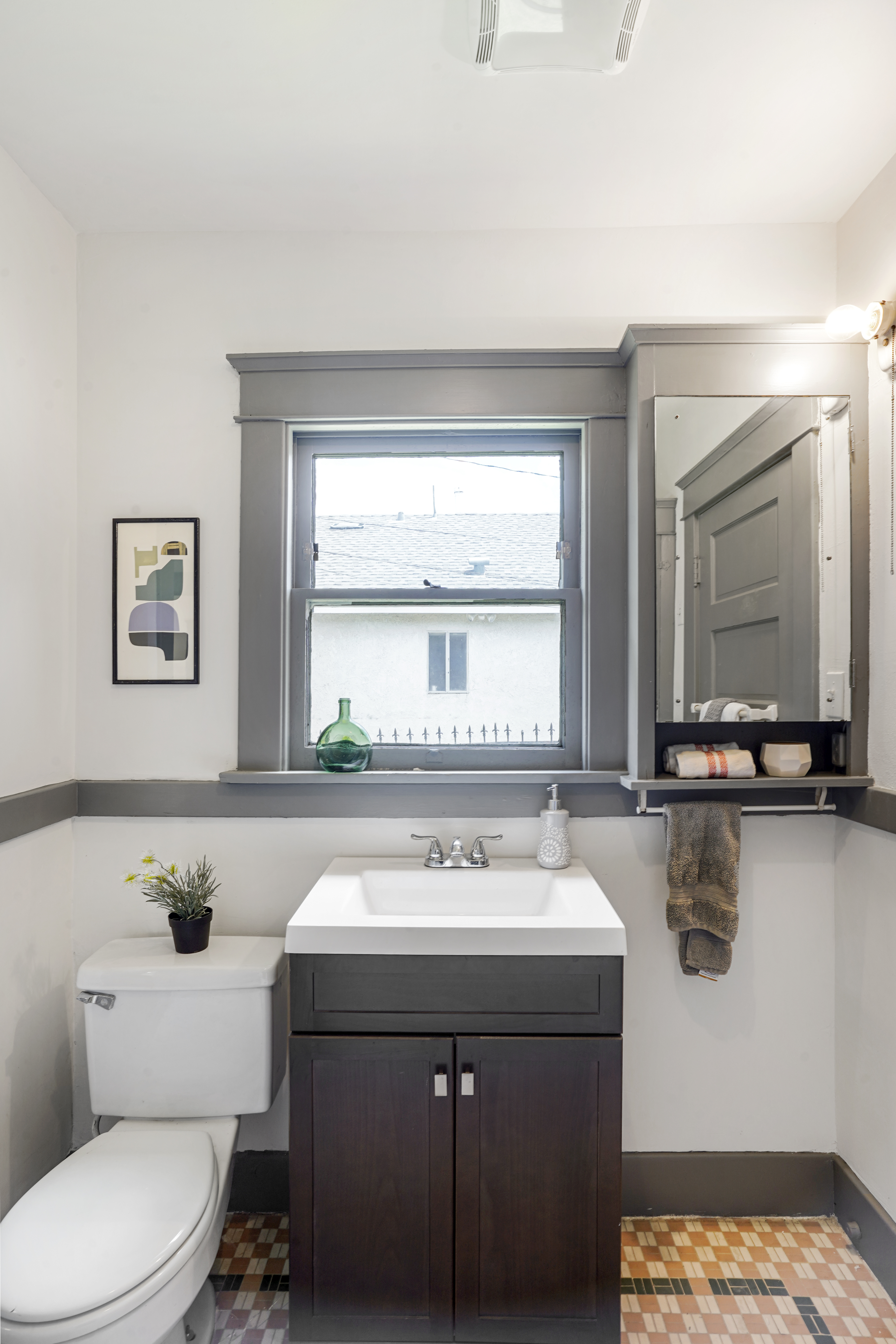 11 Ways To Maximize Every Inch Of Your Small Bathroom