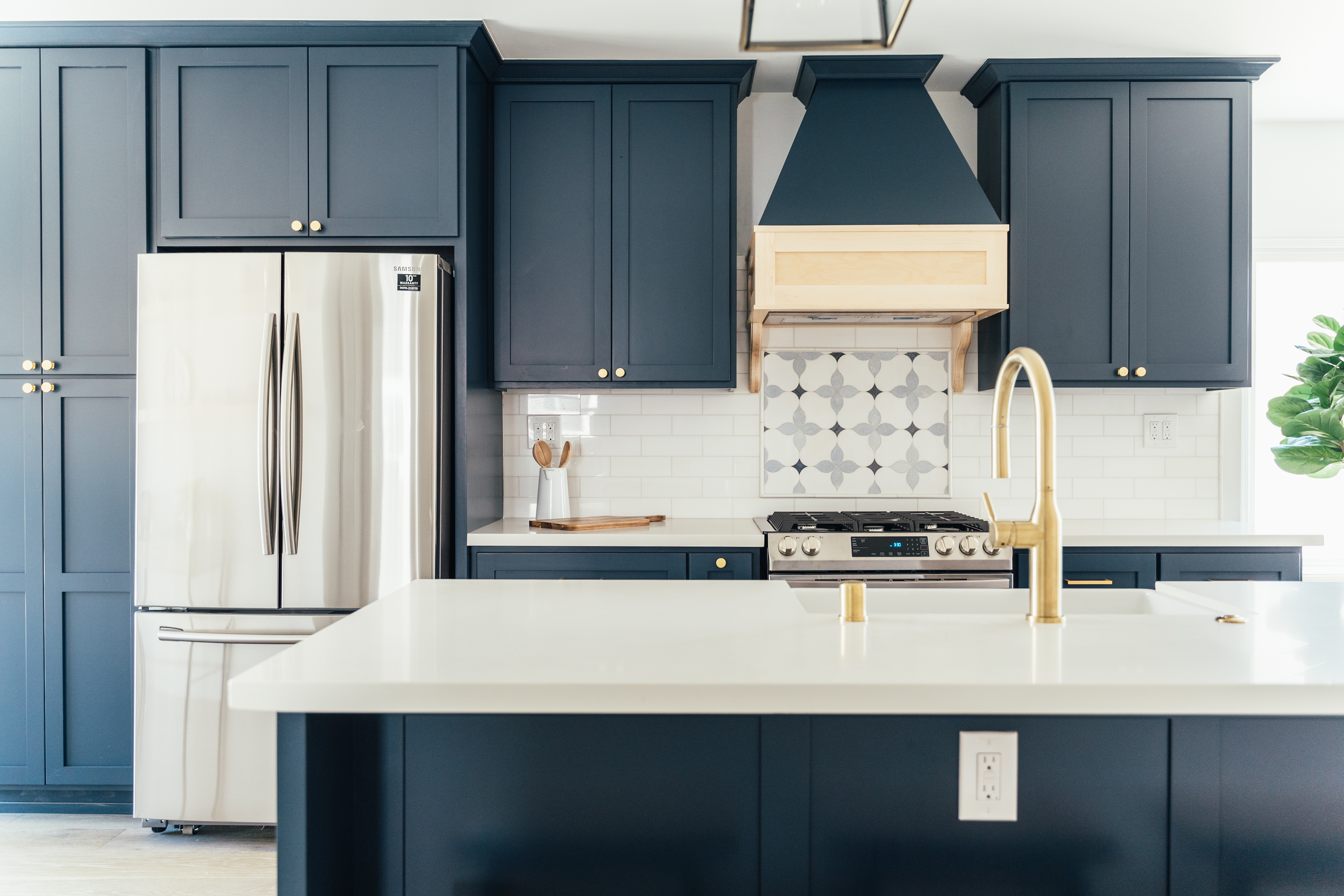 25 Navy Blue Kitchen Paint Colors And