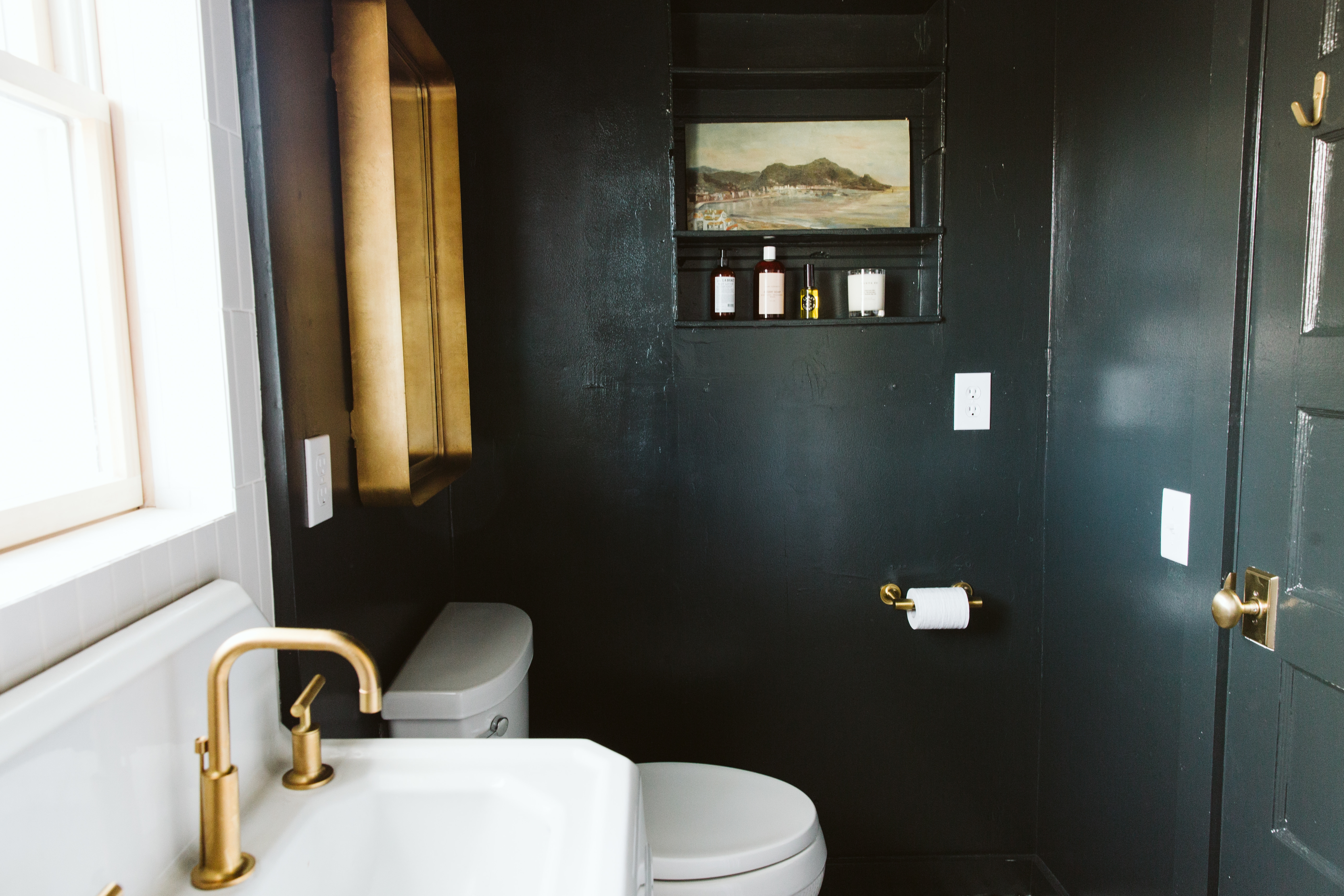 Black and gold color scheme for bathroom