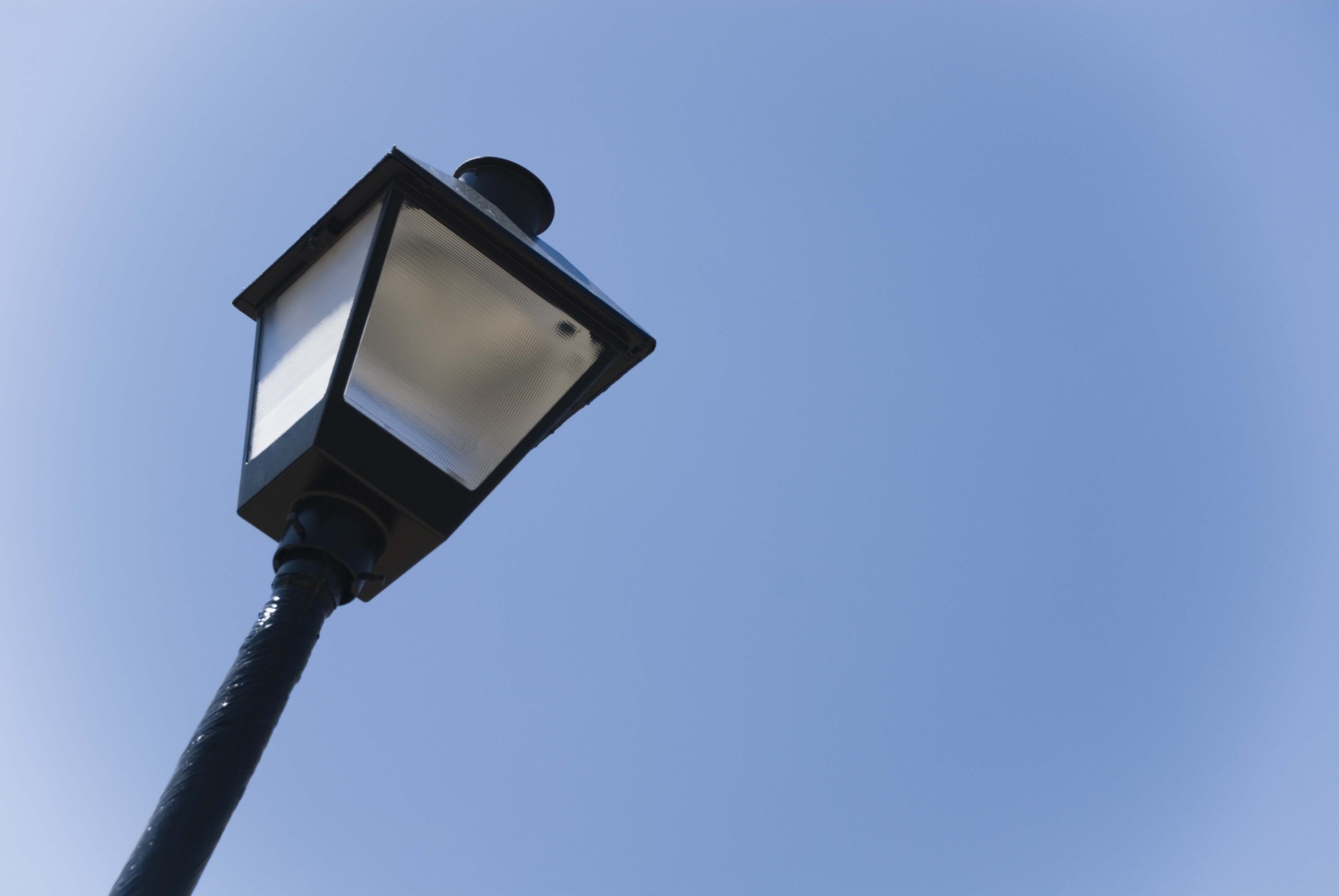Wantrouwen Vol limoen How to Replace an Outdoor Lamp Post Fixture | Hunker