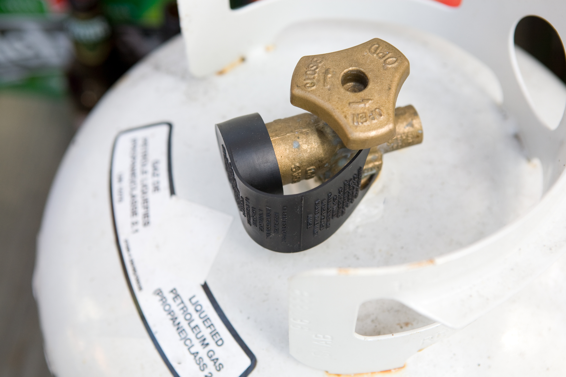 How to remove propane tank valves 