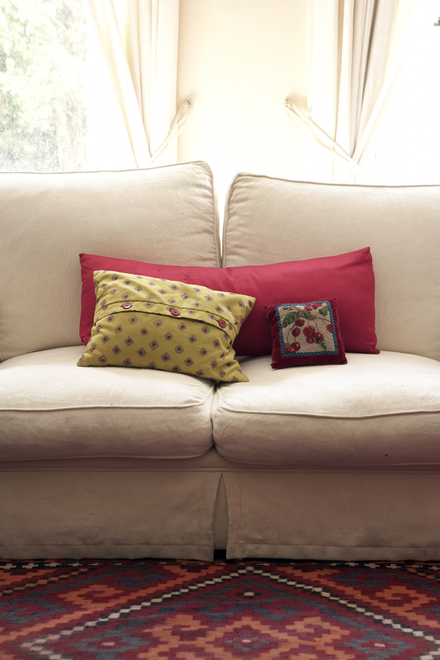 How to Fix a Sagging Couch With Attached Cushions
