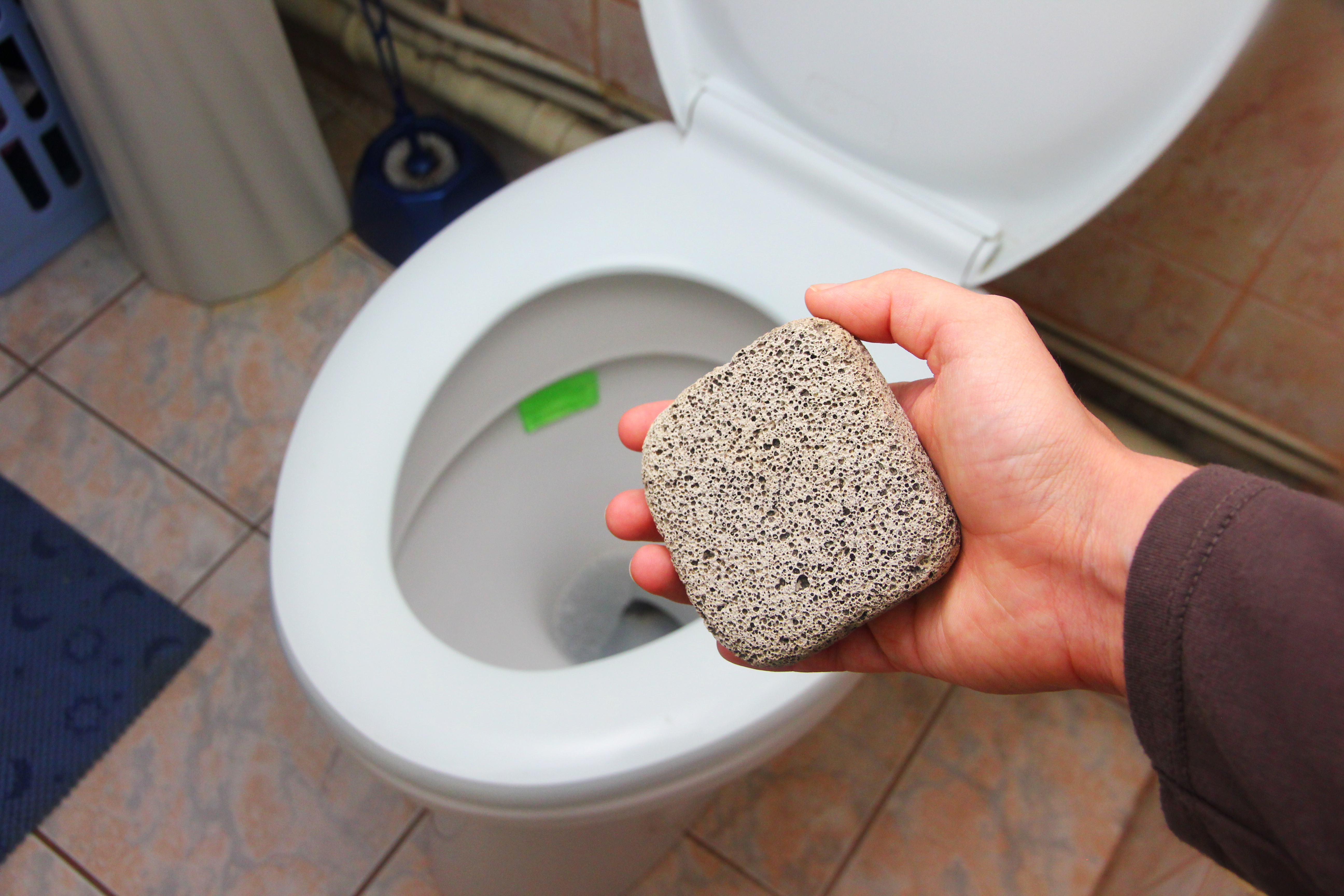 How to Clean the Worst Hard Water Stains From Your Toilet | Lifehacker