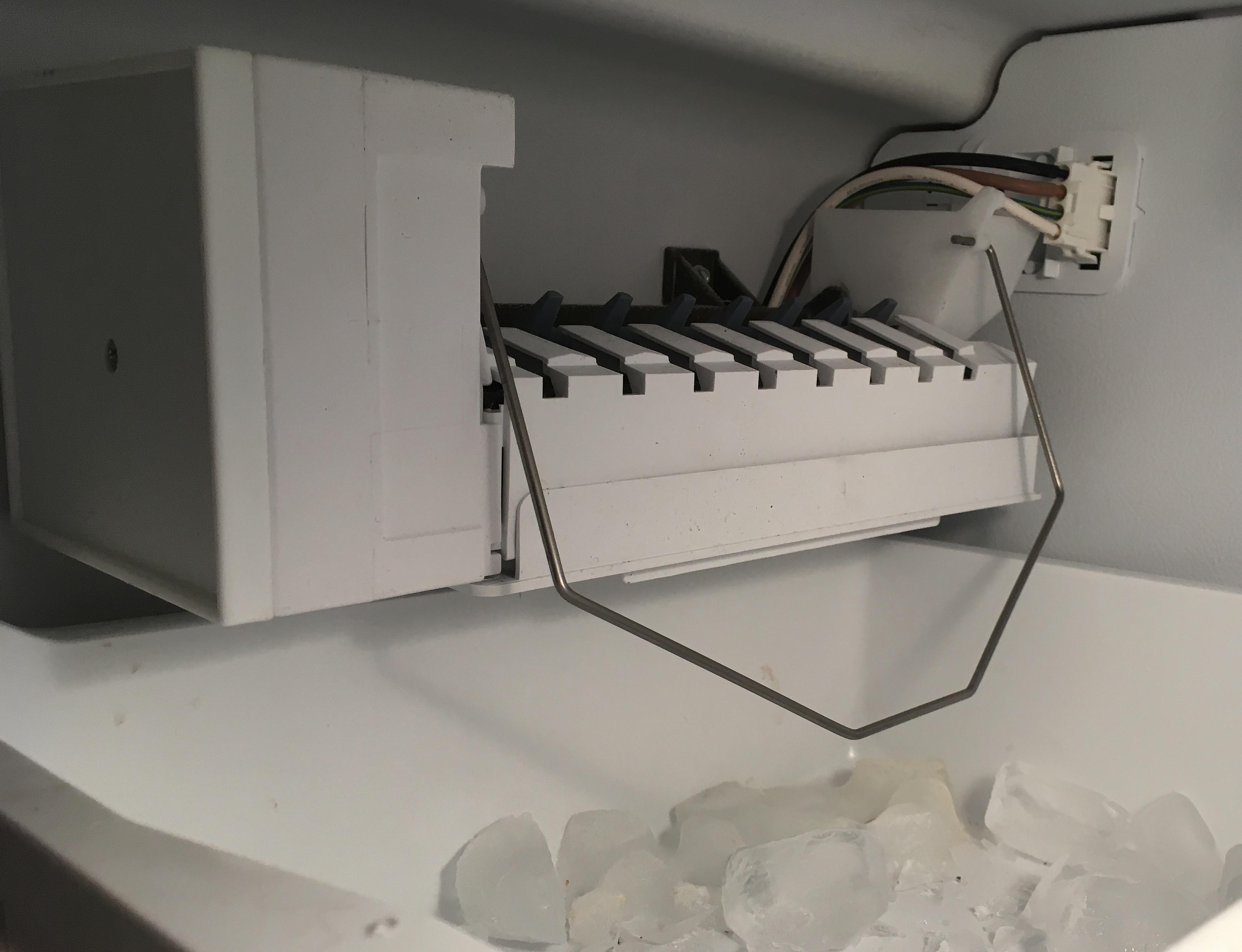 Reset Ice Maker: Bottom freezer