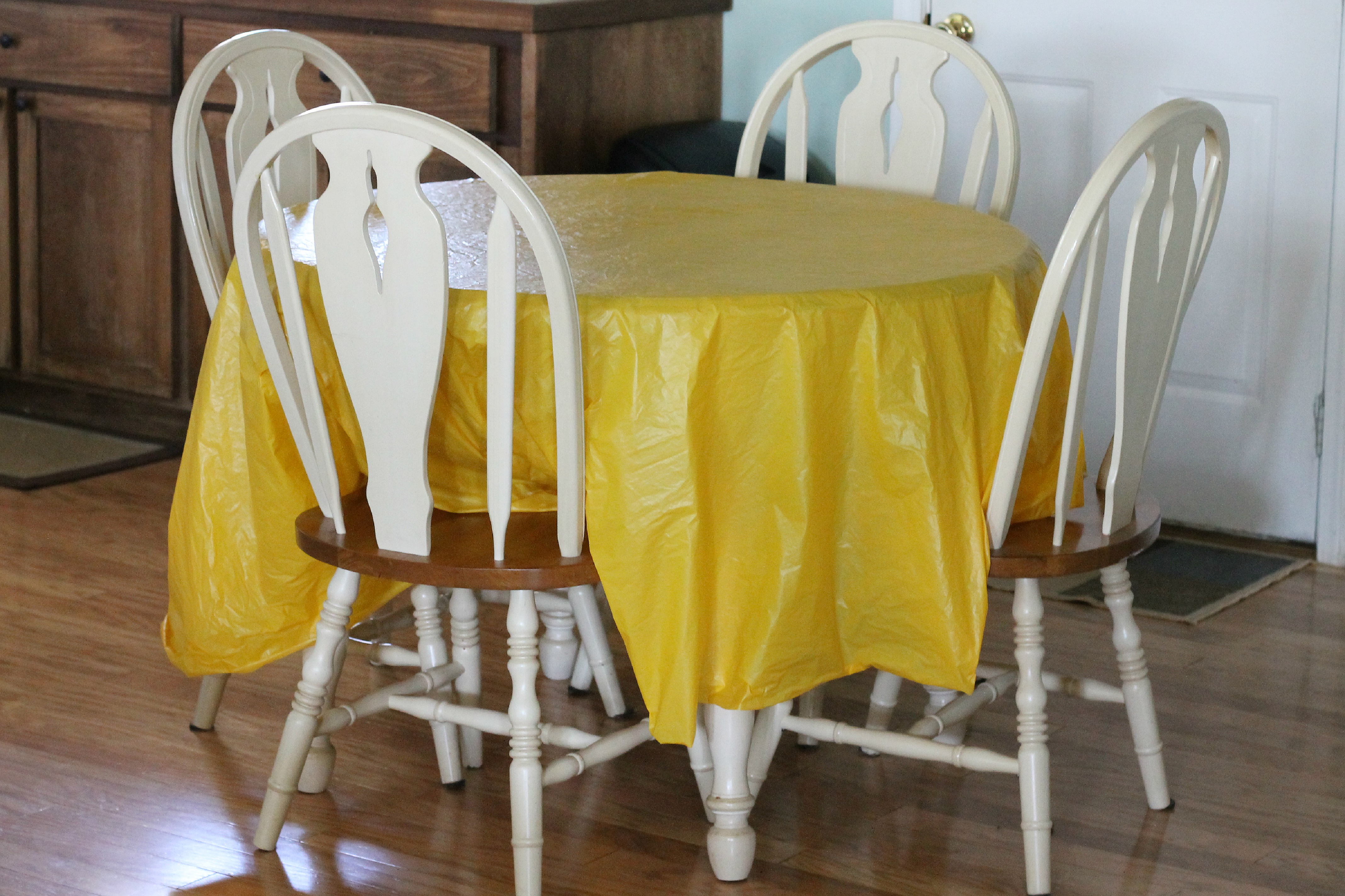 How to Get Out Wrinkles in a Vinyl Tablecloth | Hunker