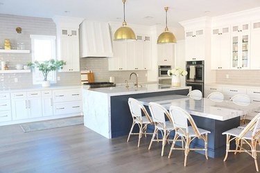 T Shaped Kitchen Island Ideas And Inspiration Hunker   A8385e4ed8994bf6848600b0eb928127 