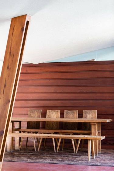 Midcentury home by John Lautner with sloped wooden beams, wood walls and wood furniture