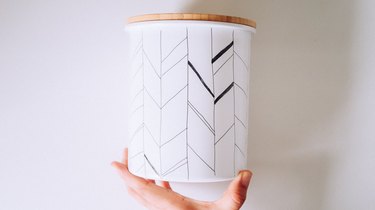 Thicker lines on arrow pattern