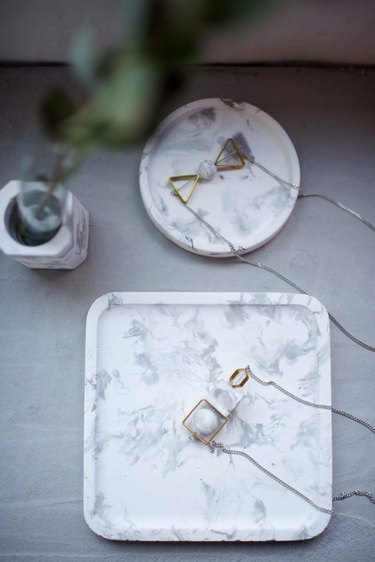 DIY Concrete Marbled Tray