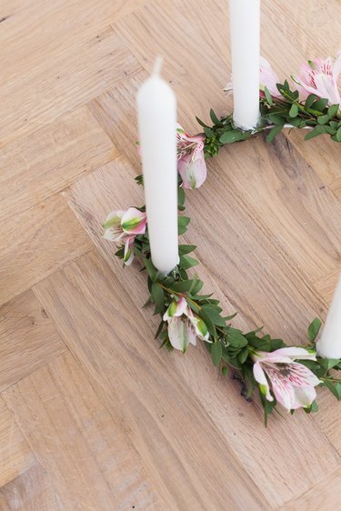 Candle Display Using Real Flowers DIY