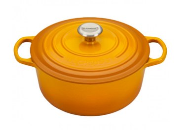 Le Creuset round dutch oven in Nectar