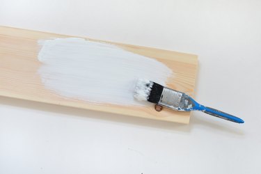 White paint on wood for cat scratching post DIY