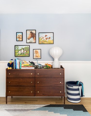 Midcentury kids' bedroom idea with featuring vintage furniture, a modern lamp, and blue and white walls
