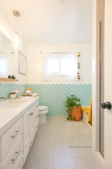 kids bathroom ideas with tile wall