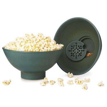 popcorn bowl with kernel with sifter