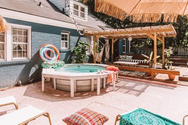 Stock tank-style backyard pool ideas on modern patio