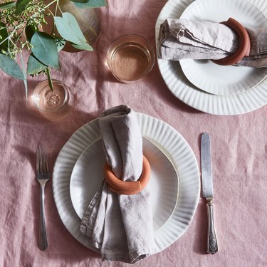 table setting with linen napkins and terracotta napkin rings