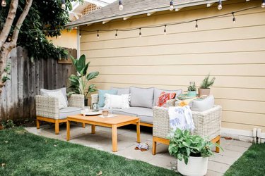 Light-colored small patio ideas with cement blocks and string lights