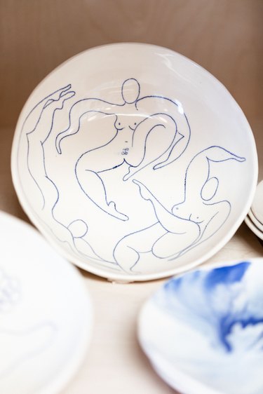 Ceramic plate with figures of women, white and blue