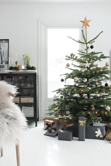 minimalist Christmas tree with gold and silver decorations