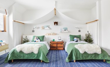 green kids bedroom idea with bed canopy over two twin beds with green bedding