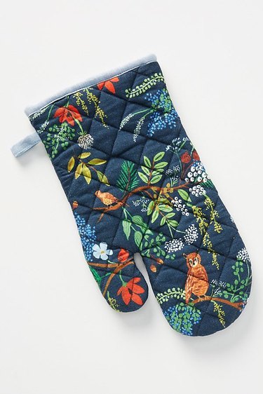 oven mitt with floral pattern