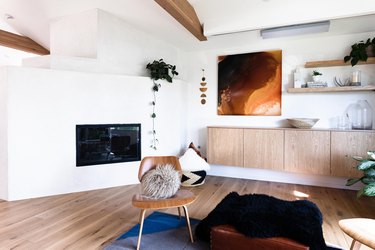 midcentury living room with midcentury wall-mounted sideboard