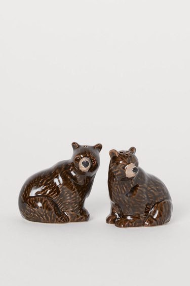 salt and pepper shakers in the shapes of bears