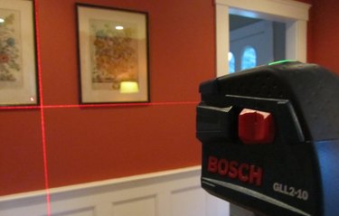 Cross line laser level